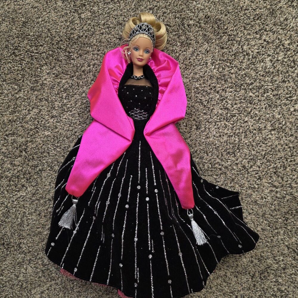 Vintage Barbie Doll 1998 Mattel Happy Holidays Special Edition Pink Black